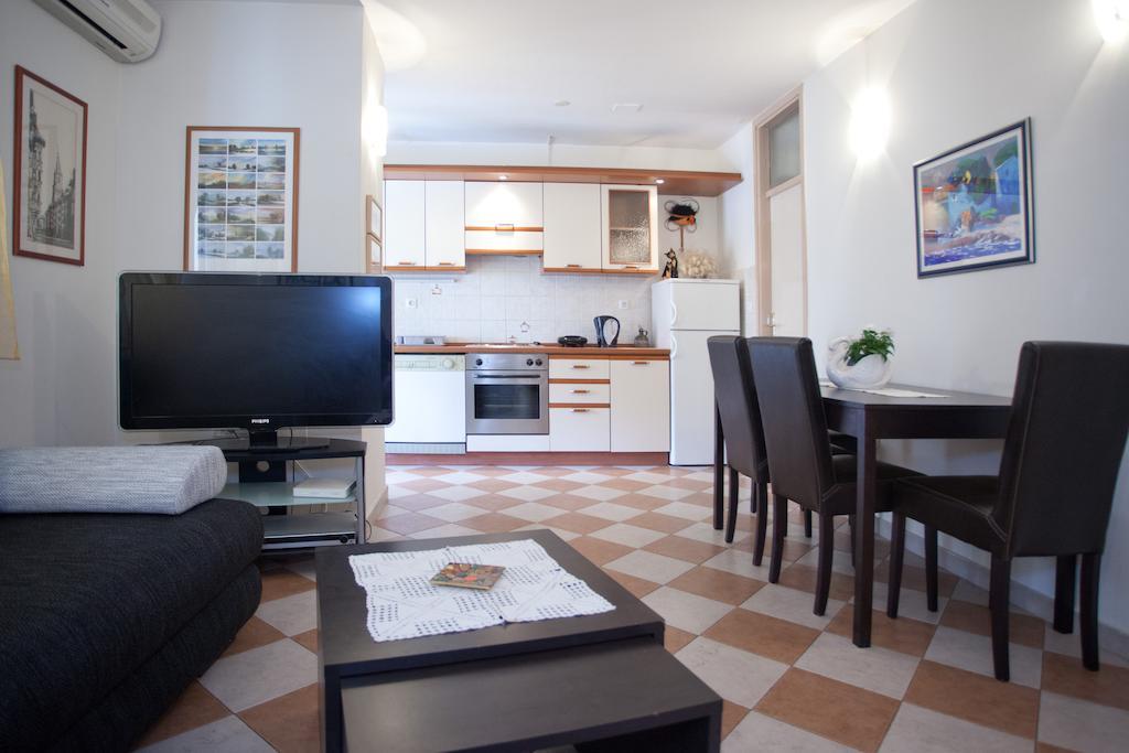 Ideal Location Split Apartments ห้อง รูปภาพ